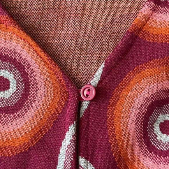 ๐ TWIK Groovy Wave Print Button Down Crop Cardigan Purple Pink Blue M - Picture 10 of 13